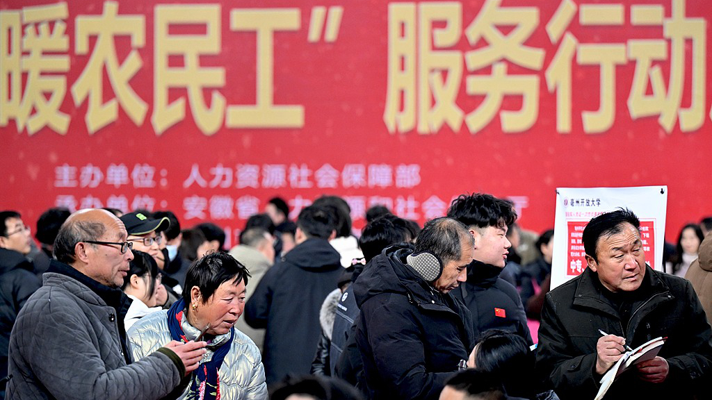 “春暖”农民工，保障在行动