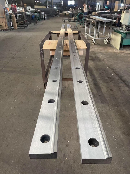 主营业务:生活用纸横切刀/纸箱机械裁切刀/塑料粉碎刀/轮胎切刀/木工切刀/木材刨切刀/涂布刮刀/镶锋钢切纸刀/瓦楞纸螺旋横切刀/钨钢合金长刀